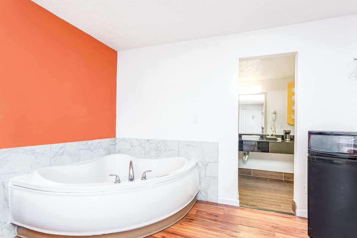 Zimmer, 1 King-Bett, Nichtraucher, Whirlpool | Whirlwanne