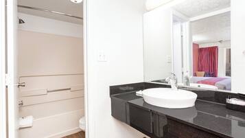 Room, 1 King Bed, Non Smoking | Bathroom | Hair dryer, towels, soap, shampoo
