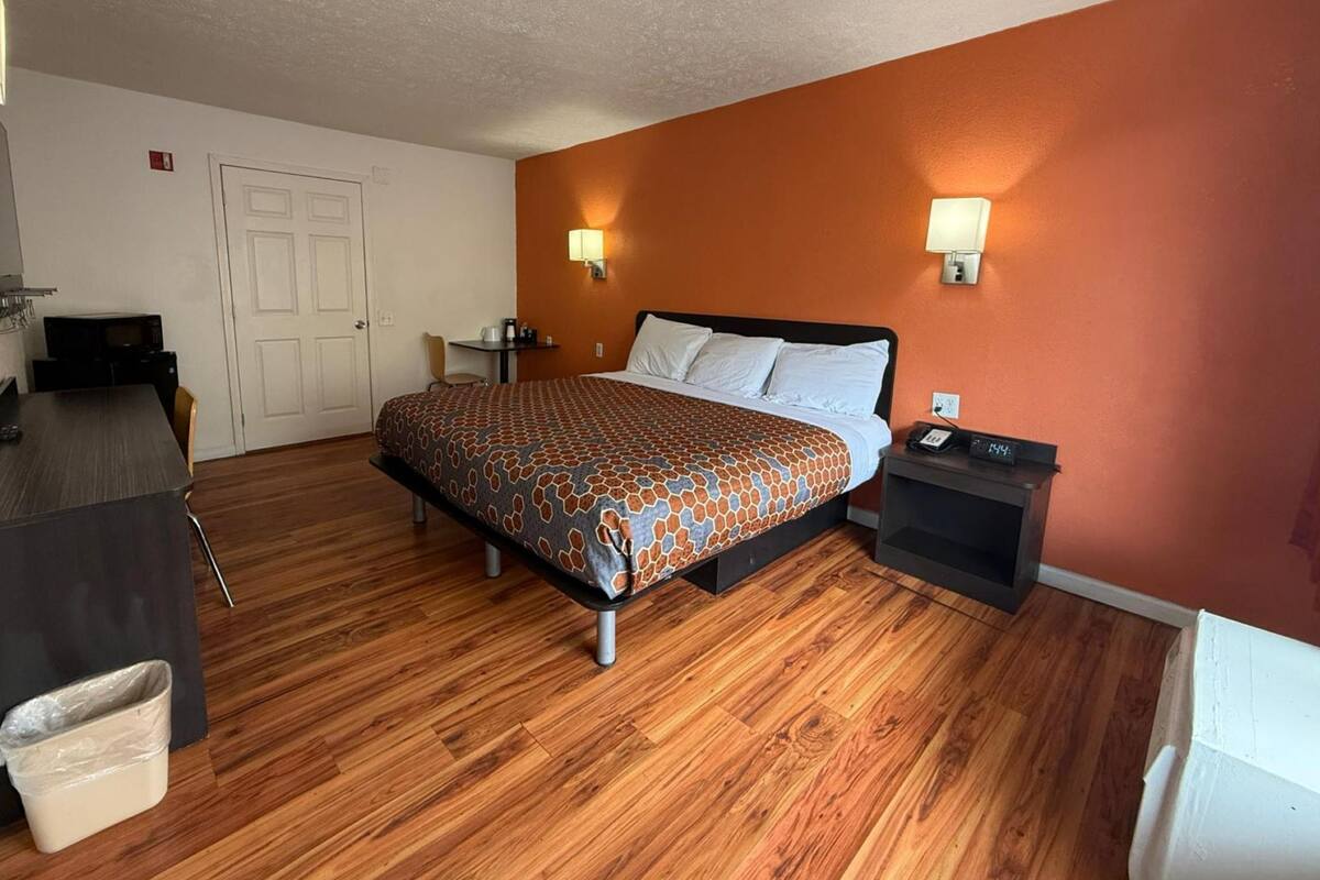 1 bedroom, desk, iron/ironing board, free WiFi