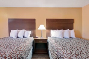Room - Days Inn by Wyndham Spokane (Spokane)