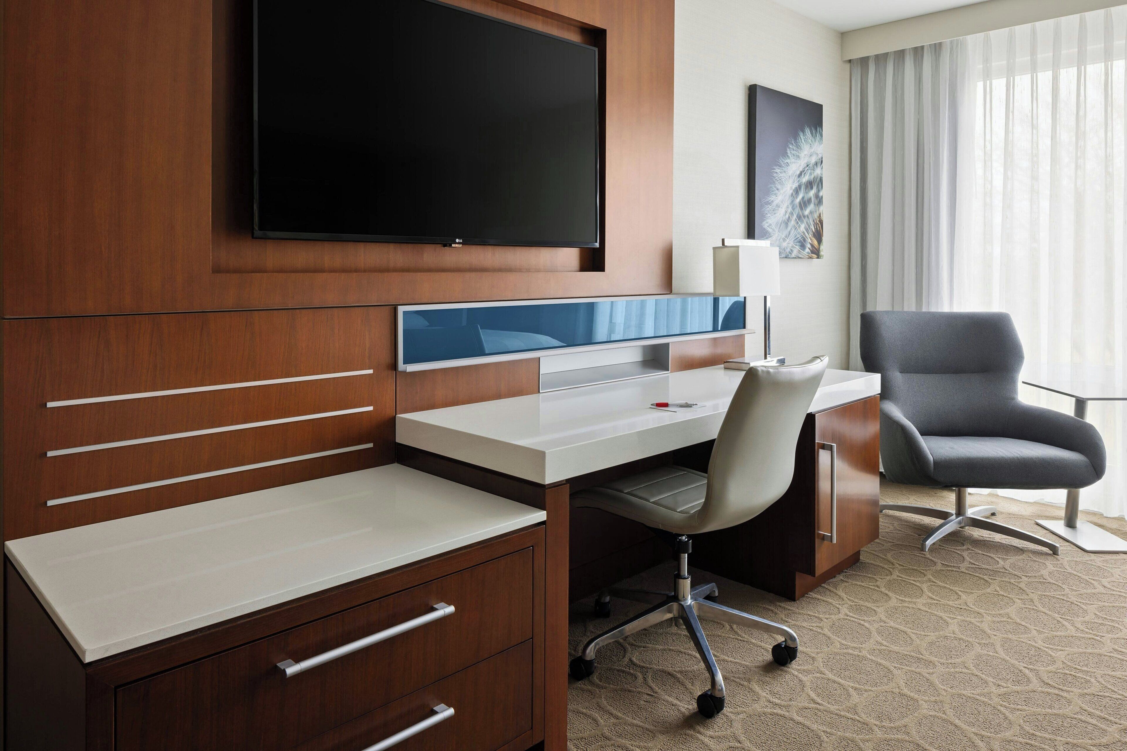 premium bedding, in-room safe, desk, laptop workspace