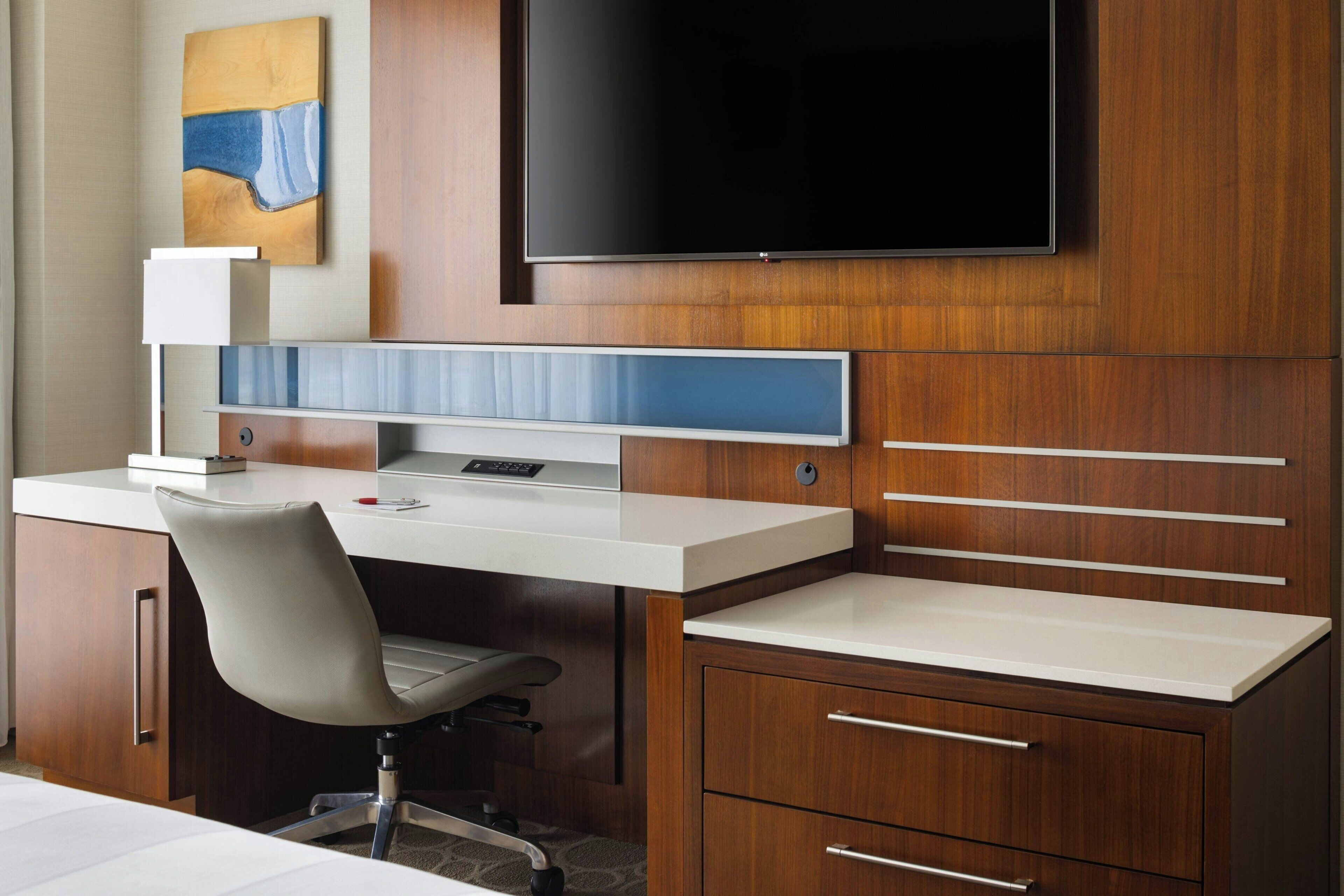 premium bedding, in-room safe, desk, laptop workspace