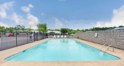 Days Inn by Wyndham Joelton/Nashville