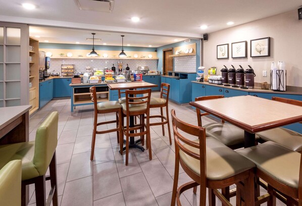 Free daily continental breakfast 