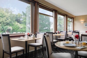 Daily to-go breakfast (GBP 4.50 per person)