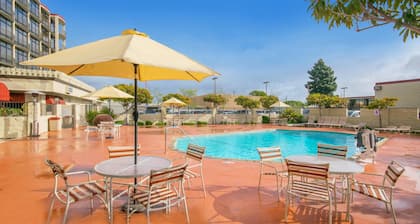 Oakland Airport Executive Hotel