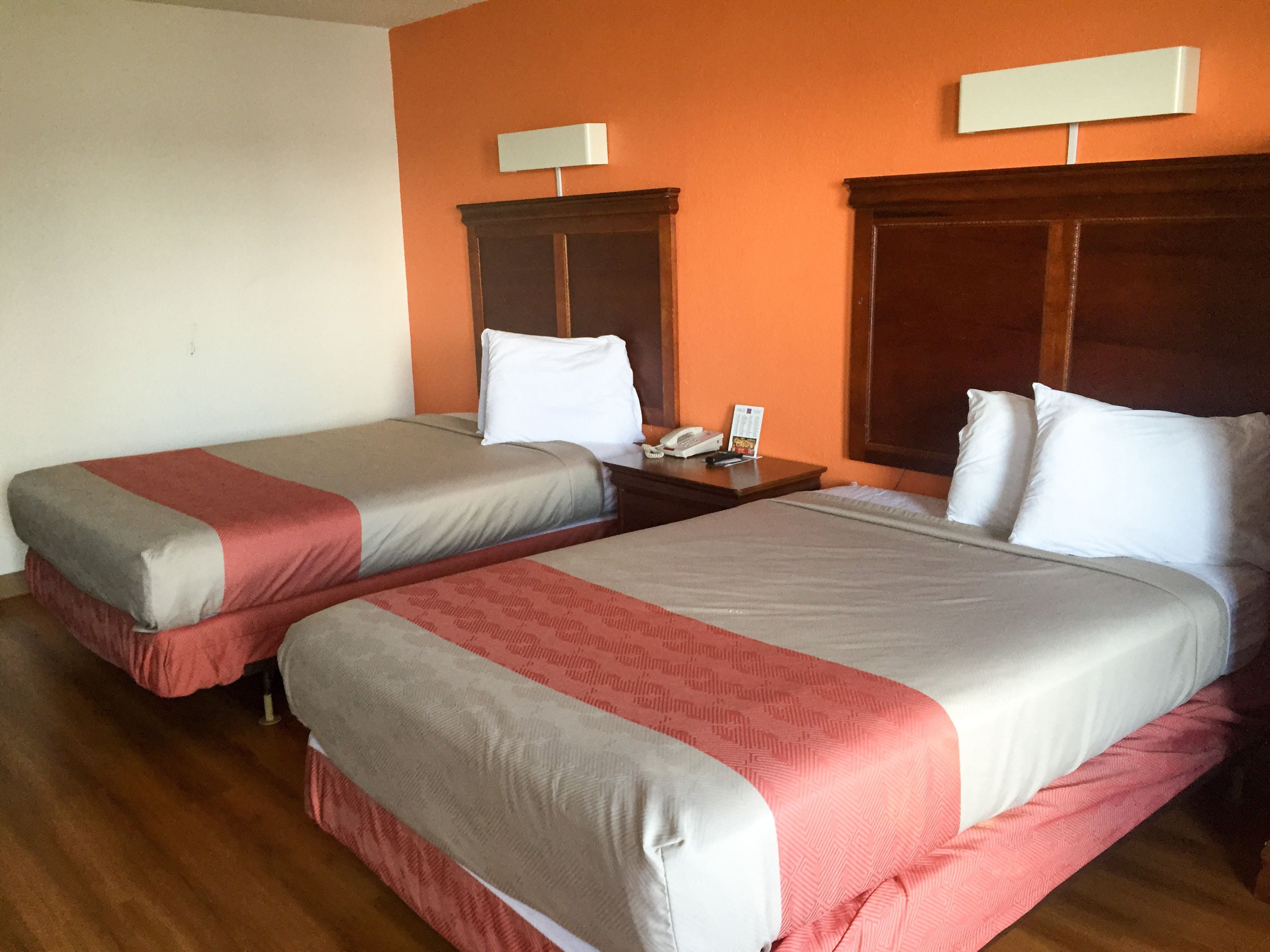 Minibaari, ilmainen Wi-Fi, vuodevaatteet