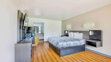 Minibar, free WiFi, bed sheets