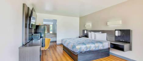 Minibar, free WiFi, bed sheets