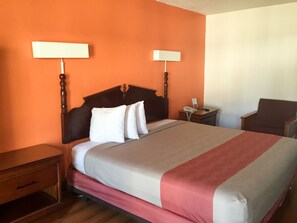 迷你吧、免費無線上網、床單