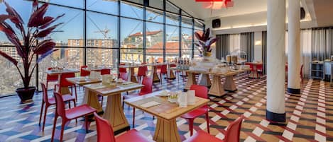 Petit déjeuner, déjeuner et dîner servis sur place