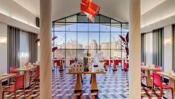 Desayuno buffet diario (EUR 18 por persona)