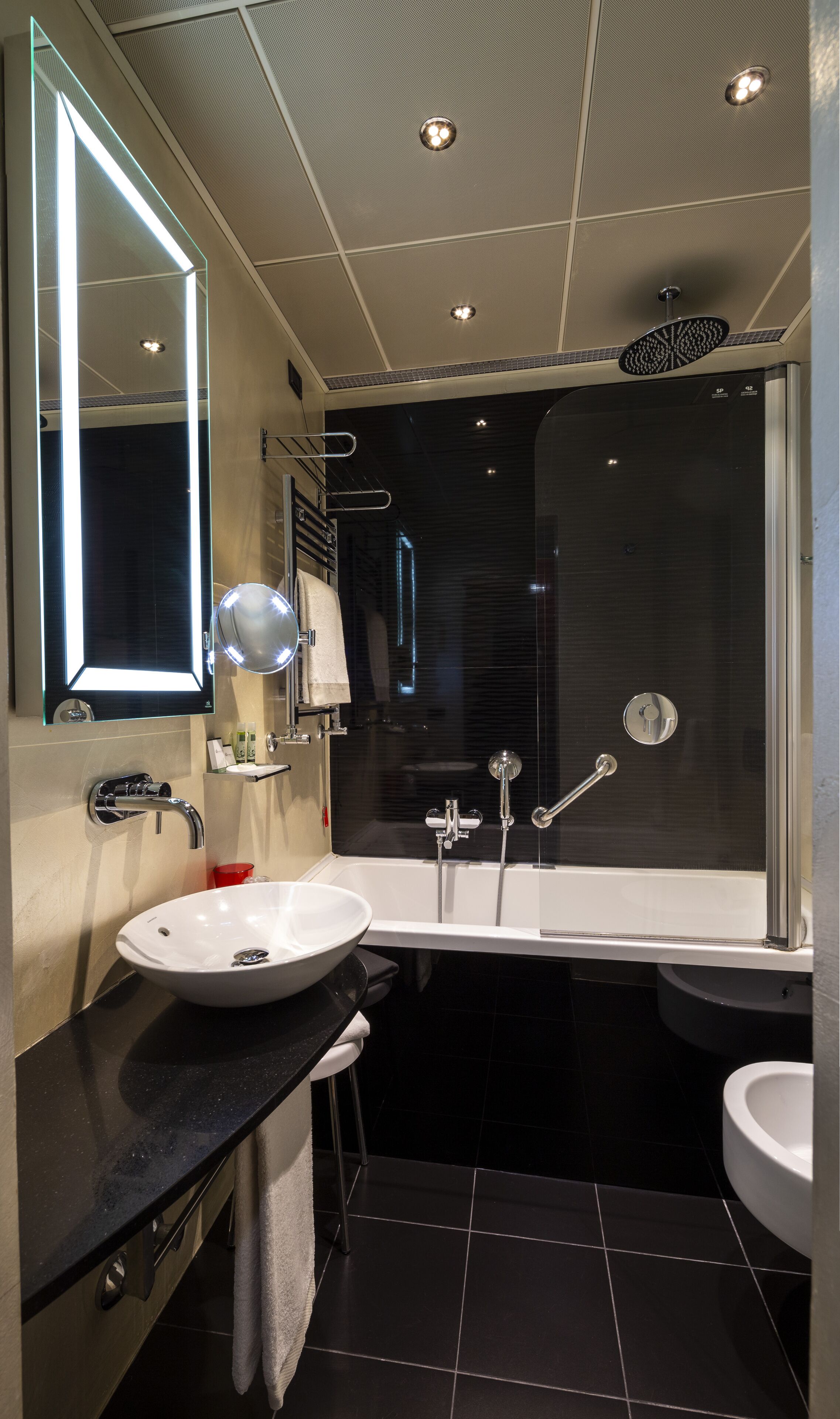 matrimoniale smart | bathroom | combined shower/bathtub, rainfall showerhead, designer toiletries