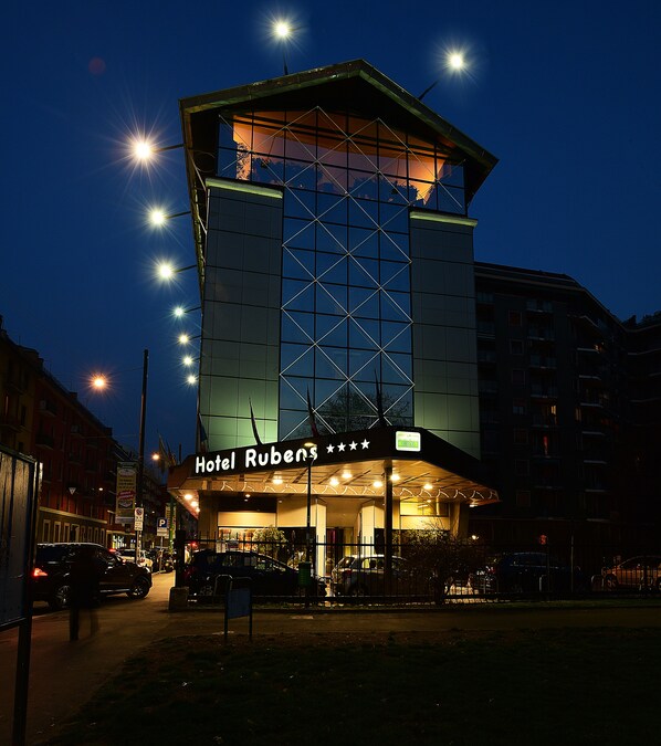 Façade de l’hébergement - soirée/nuit