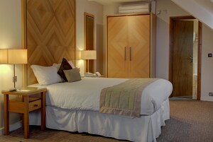 行政客房, 1 张双人床, 无烟房 | 办公桌、笔记本电脑工作区、遮光窗帘、隔音