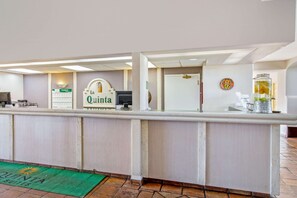 Lobby - La Quinta Inn by Wyndham Las Cruces Mesilla Valley (Las Cruces)