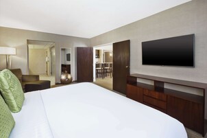 Suite, 1 King Bed, Kitchenette | In-room safe, desk, iron/ironing board, free cribs/infant beds