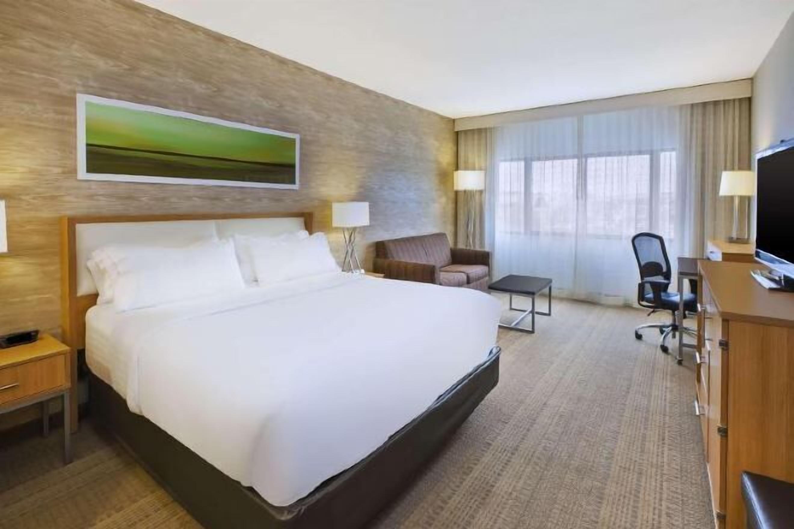 Caja de seguridad en la habitación y escritorio 