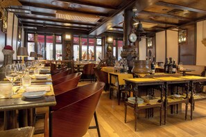 Lunch and dinner served - Hotel Saturnia & International (Venice)