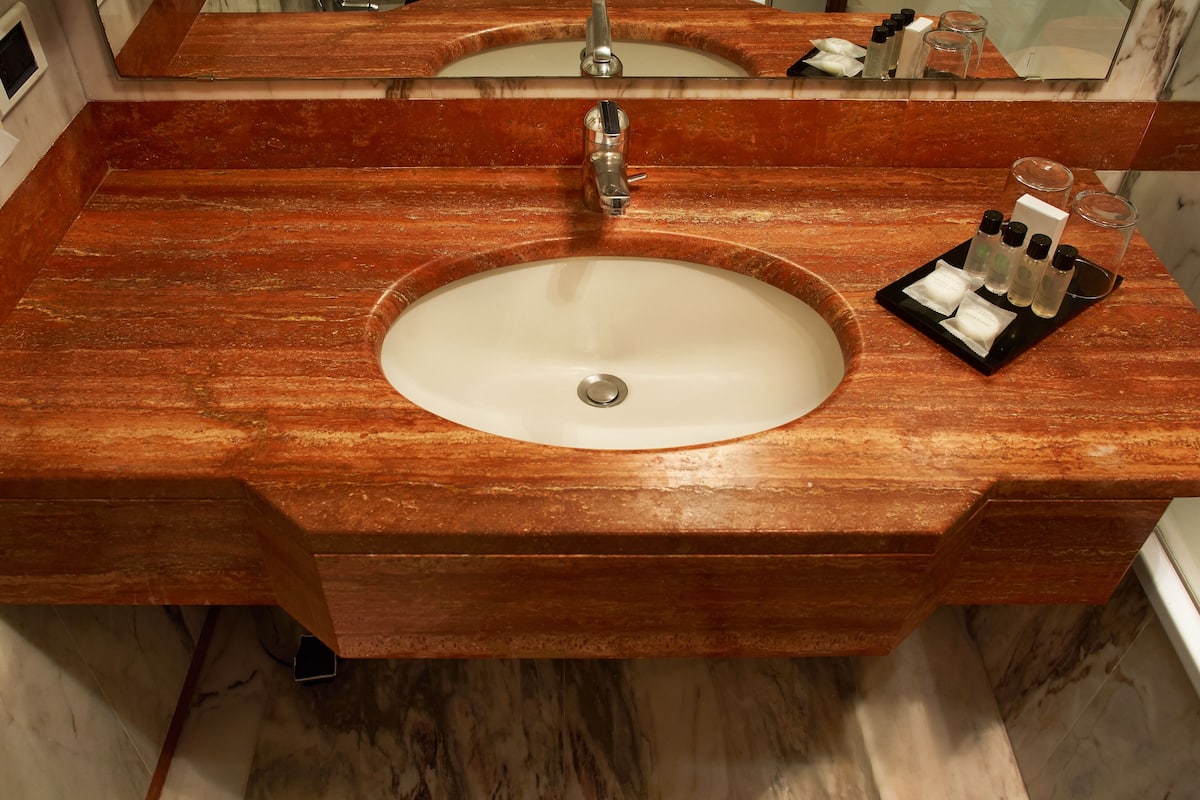 combined shower/bathtub, free toiletries, hair dryer, slippers