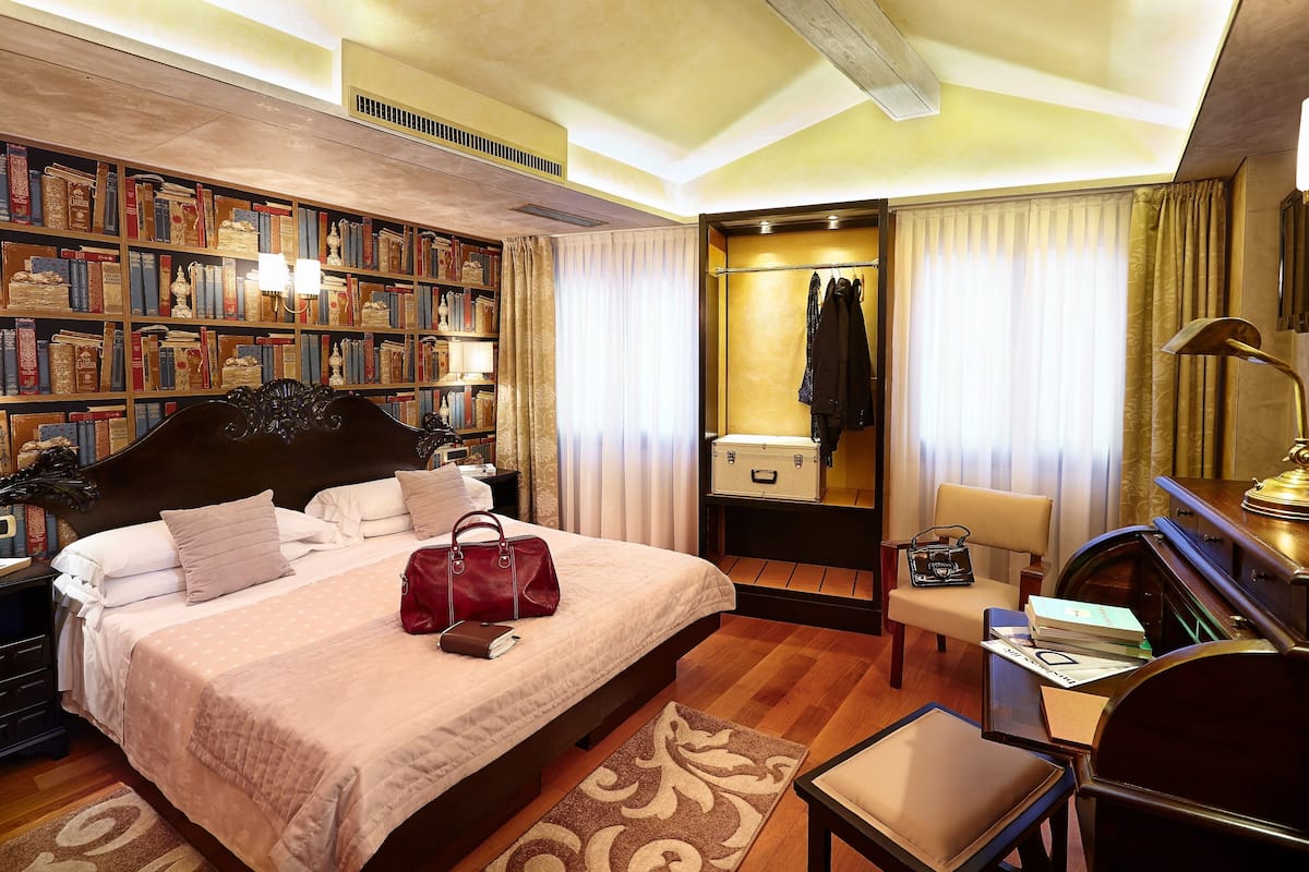 Minibar, in-room safe, desk, blackout curtains