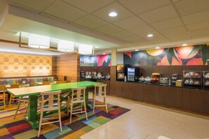 Desayuno completo todos los días (con cargo) 