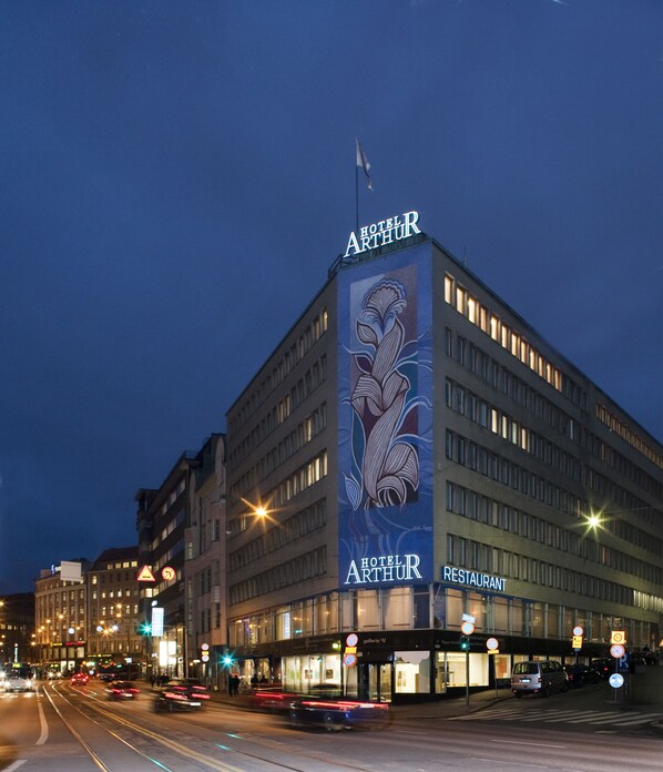 Façade de l’hébergement  – soirée/nuit