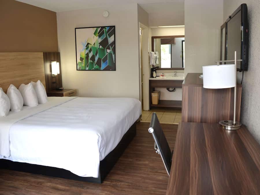 Meja, langsir/tirai gelap terus, seterika/papan seterika, Wi-fi percuma