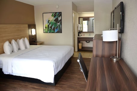 Desk, blackout drapes, iron/ironing board, free WiFi. Baymont by Wyndham Santee