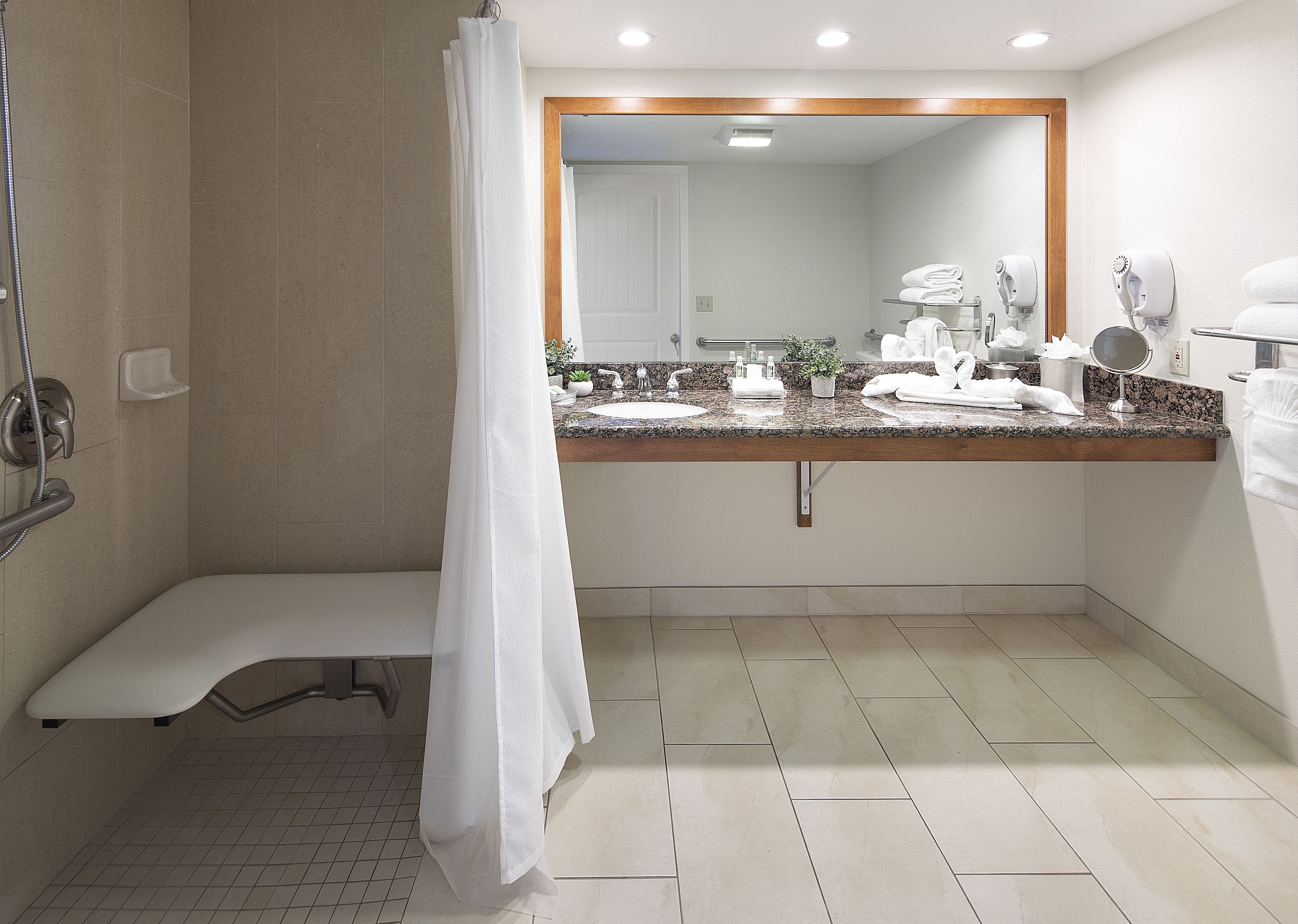 pool view king accessible | bathroom | combined shower/bathtub, designer toiletries, hair dryer, towels