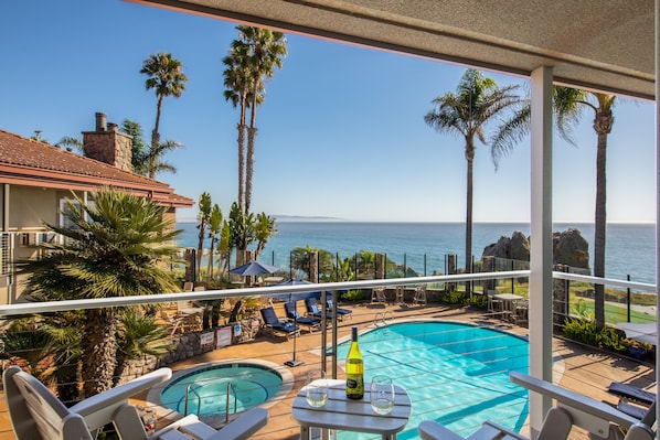 Chambre, 1 très grand lit, vue sur la piscine (King) | Vue du balcon