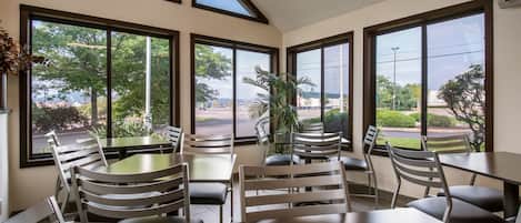 Free daily continental breakfast