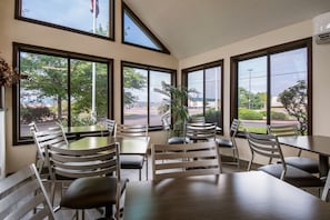 Free daily continental breakfast