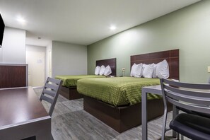 Habitació estàndard, 2 llits de matrimoni | Mobiliari individual, escriptori i cortines opaques 