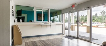 Scottish Inn and Suites