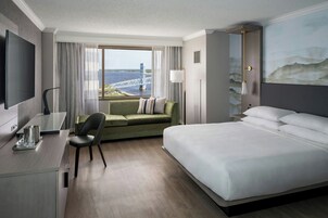 高档床上用品、羽绒被、加厚床垫、客房内保险箱