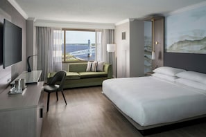 Premium bedding, down comforters, pillowtop beds, in-room safe - Marriott Jacksonville Downtown (Jacksonville)