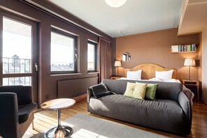 Rom – executive | Allergitestet sengetøy, blendingsgardiner og strykejern/-brett