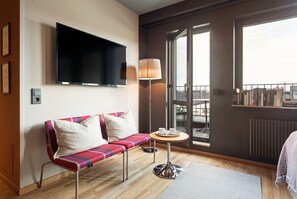Executive with Balcony | 1 غرفة نوم وملاءات للفراش لا تسبب الحساسية وستائر تعتيم ومكواة/لوح كي