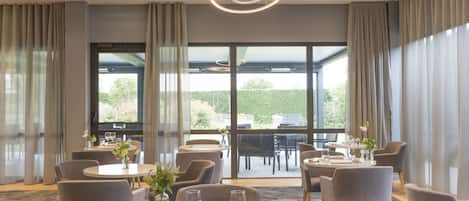 Lunch and dinner served, garden views