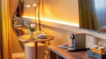 Kamar Deluks, 1 Tempat Tidur King | Seprai premium, selimut bulu angsa, bantalan ekstra lembut, dan brankas