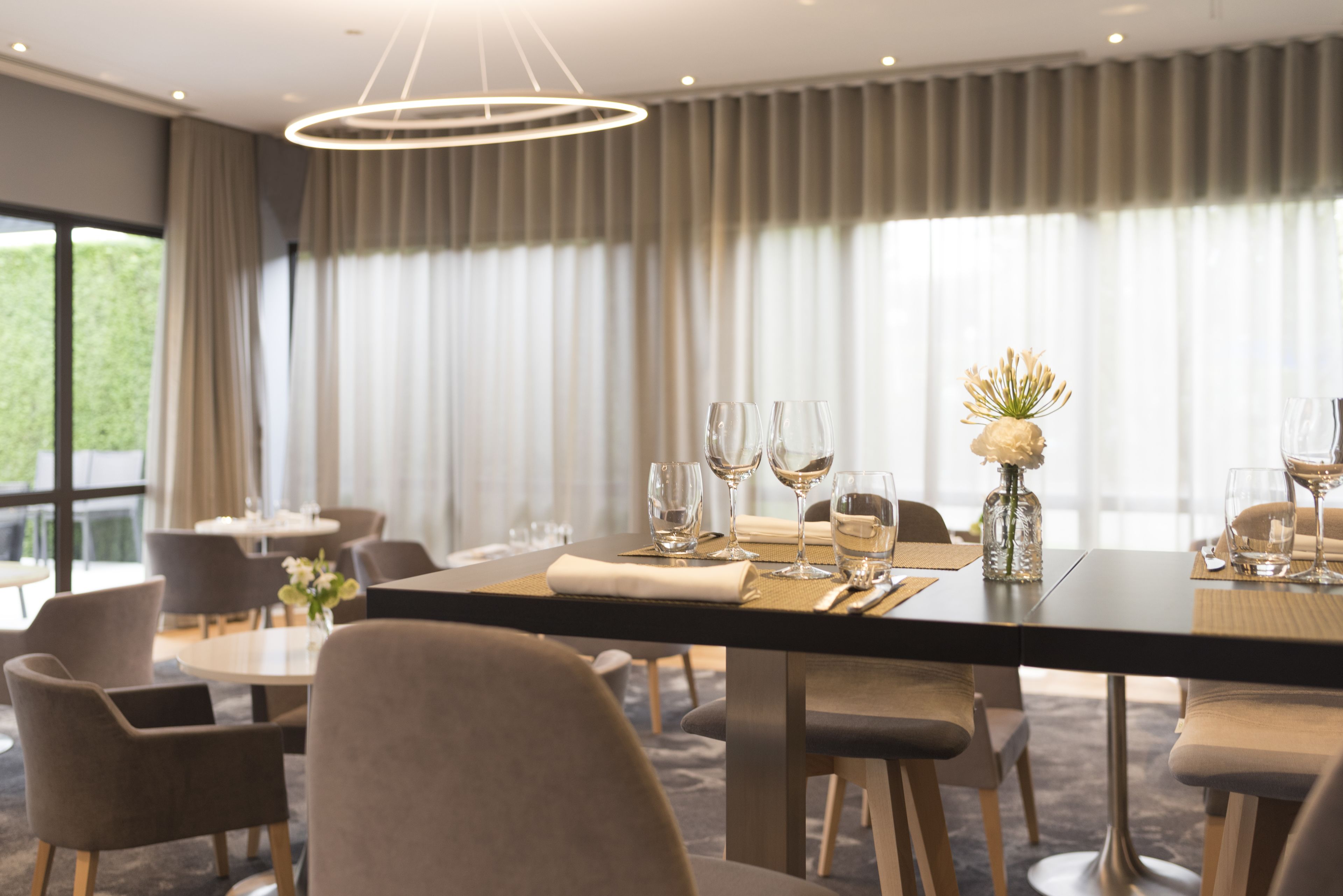 lunch and dinner served, garden views