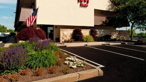 A building with a red roof and a sign that reads 'Red Roof Inn.' There is an American flag displayed outside.