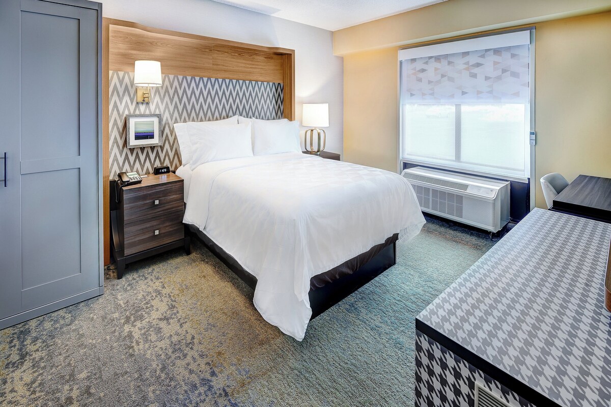 In-room safe, desk, iron/ironing board, cribs (free)