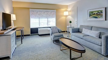 Suite, 1 cama King size, tina para personas con discapacidad (Mobility) | Caja de seguridad en la habitación y escritorio