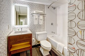 Articles de toilette gratuits, sèche-cheveux, serviettes fournies, savon