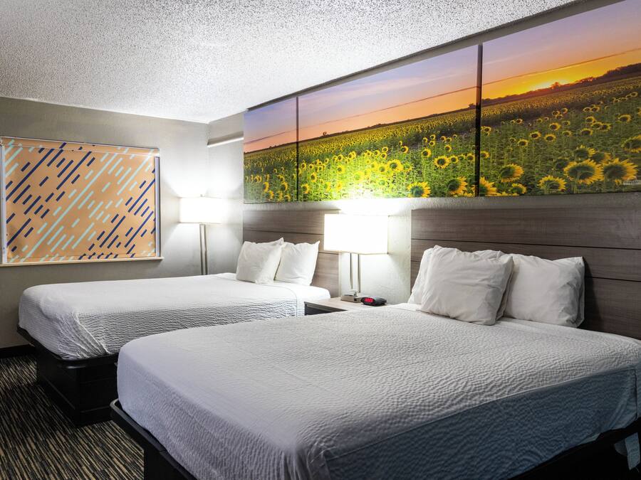 Escritorio, tabla de planchar con plancha y cunas gratuitas