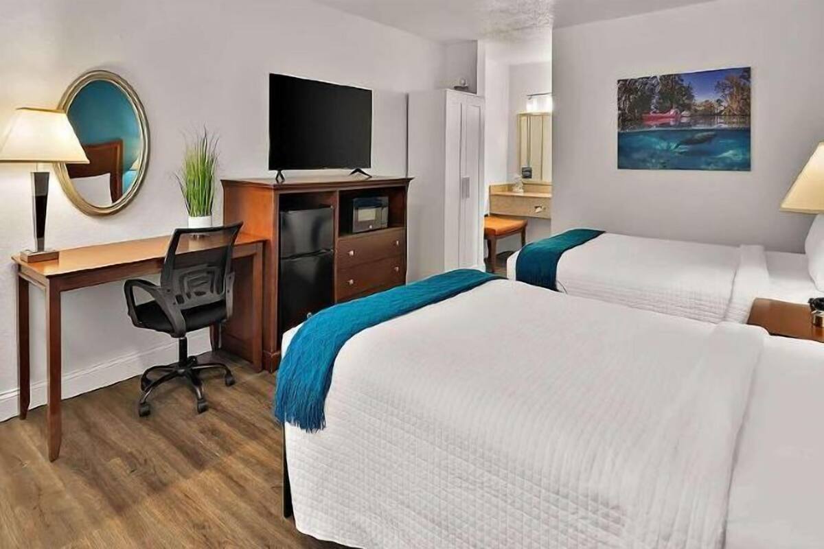 Skrivbord, arbetsyta för laptop, strykjärn/strykbräda och gratis wi-fi