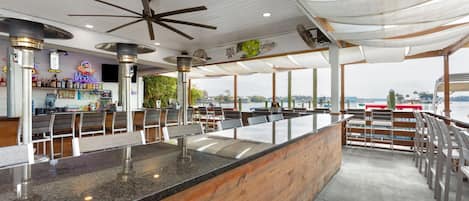 Bar (en la propiedad)