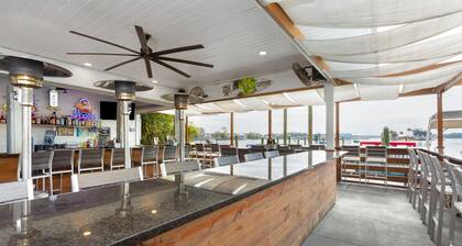 PaddleTail Waterfront Lodge, Trademark Collection by Wyndham